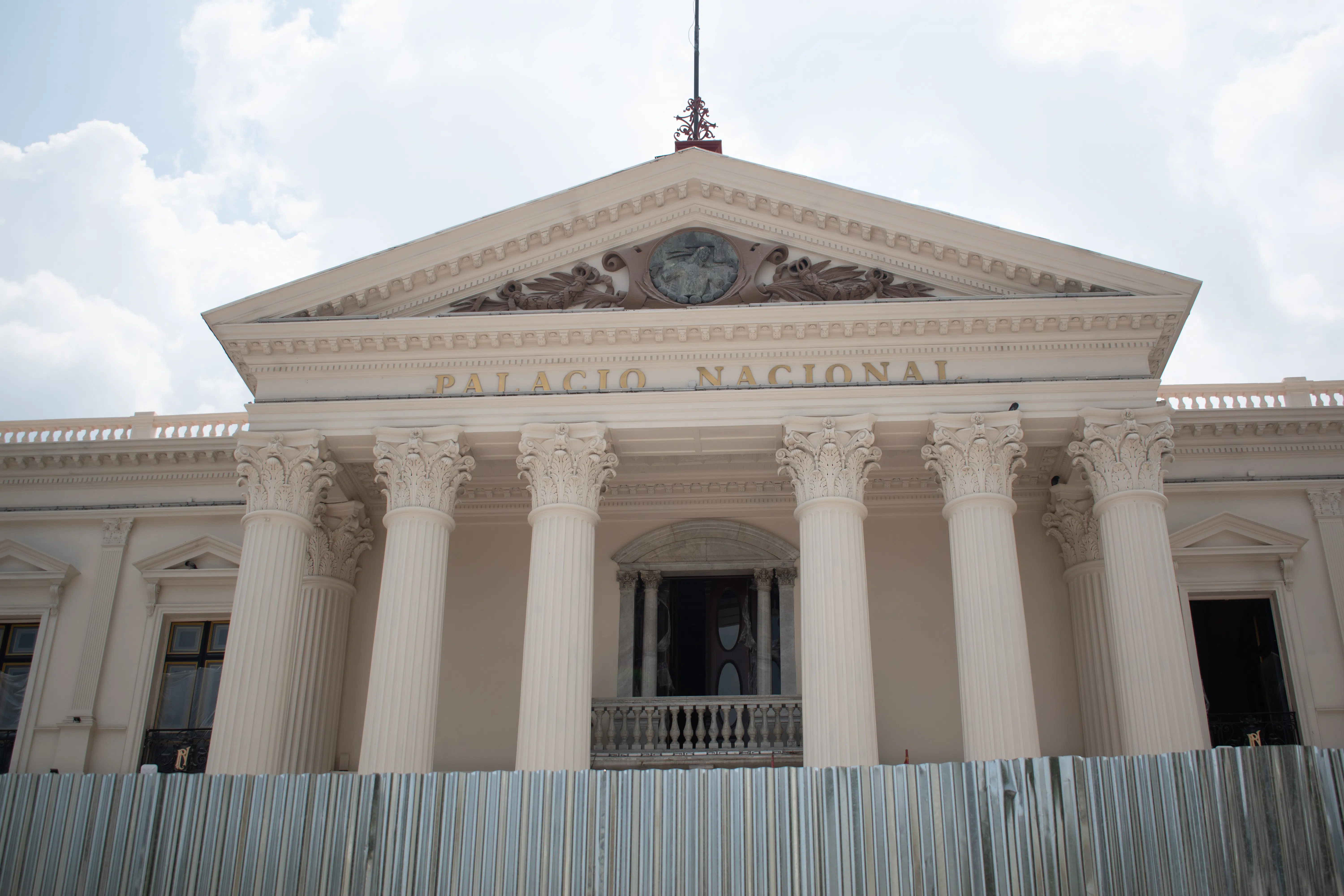 Ministry of Culture Denies Information on Palace Renovation — Ministerio de Cultura niega información sobre remodelación del Palacio
