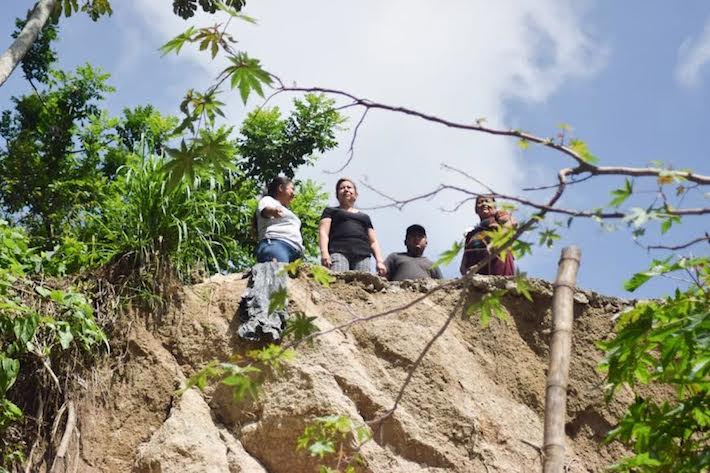 COFOA denounces that 250 people are at risk due to sinkhole in Brisas del Sur — COFOA denuncia que 250 personas están en riesgo por cárcava en Brisas del Sur