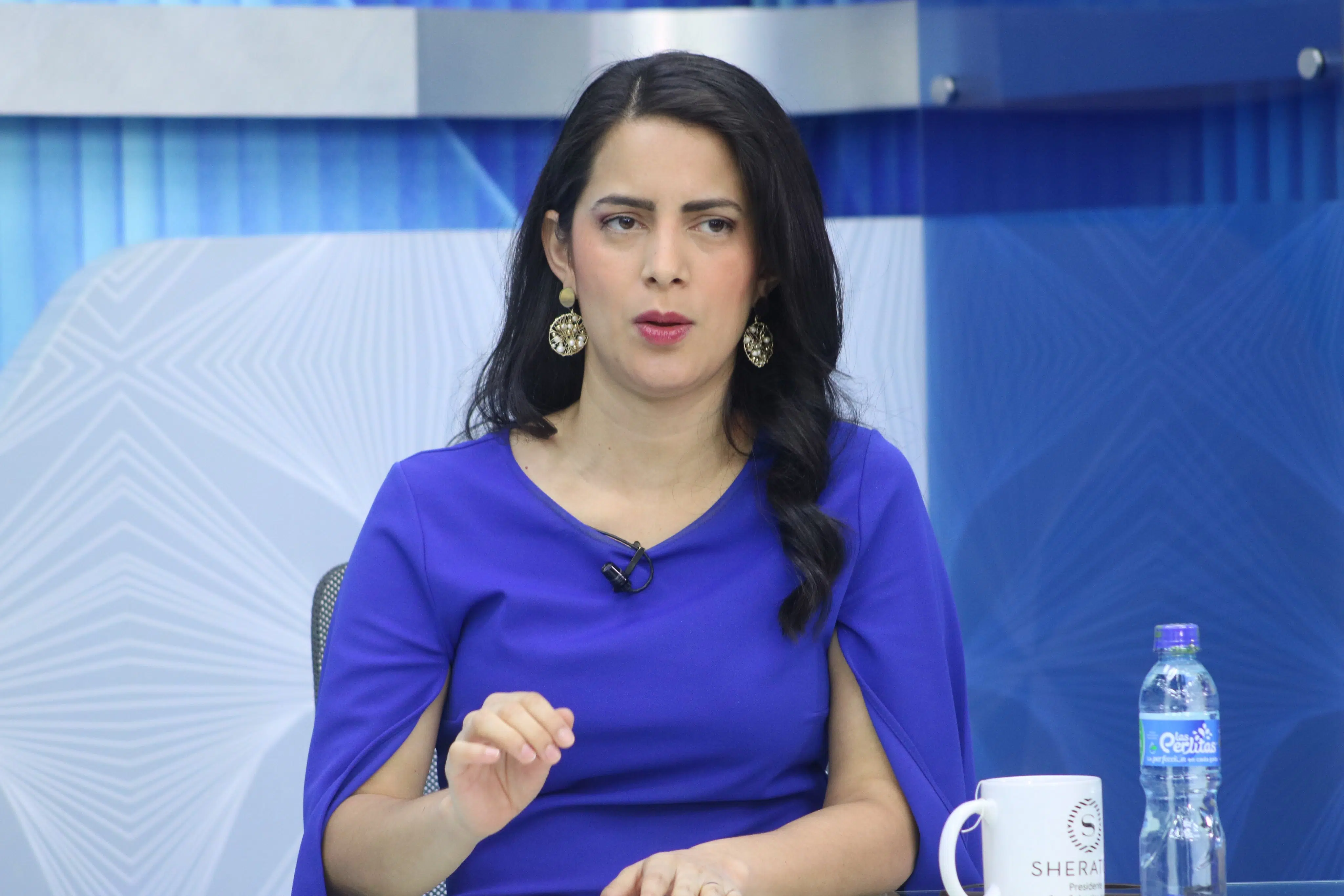Claudia Ortiz asks if Salvadorans have taken “bitter medicine or rancid poison” — Claudia Ortiz se pregunta si los salvadoreños han tomado “medicina amarga o veneno rancio”