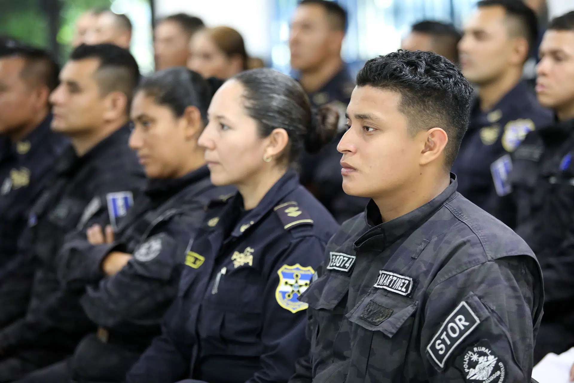 28 Salvadoran police officers have died since forced retirement began; they ask the PNC director to take them into account — 28 policías salvadoreños han muerto desde que inició el retiro forzado; piden al director de la PNC que los tome en cuenta