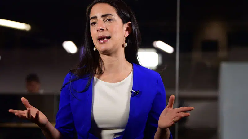 Claudia Ortiz Points Out Inactivity in Legislative Assembly — Claudia Ortiz señala inactividad en la Asamblea Legislativa