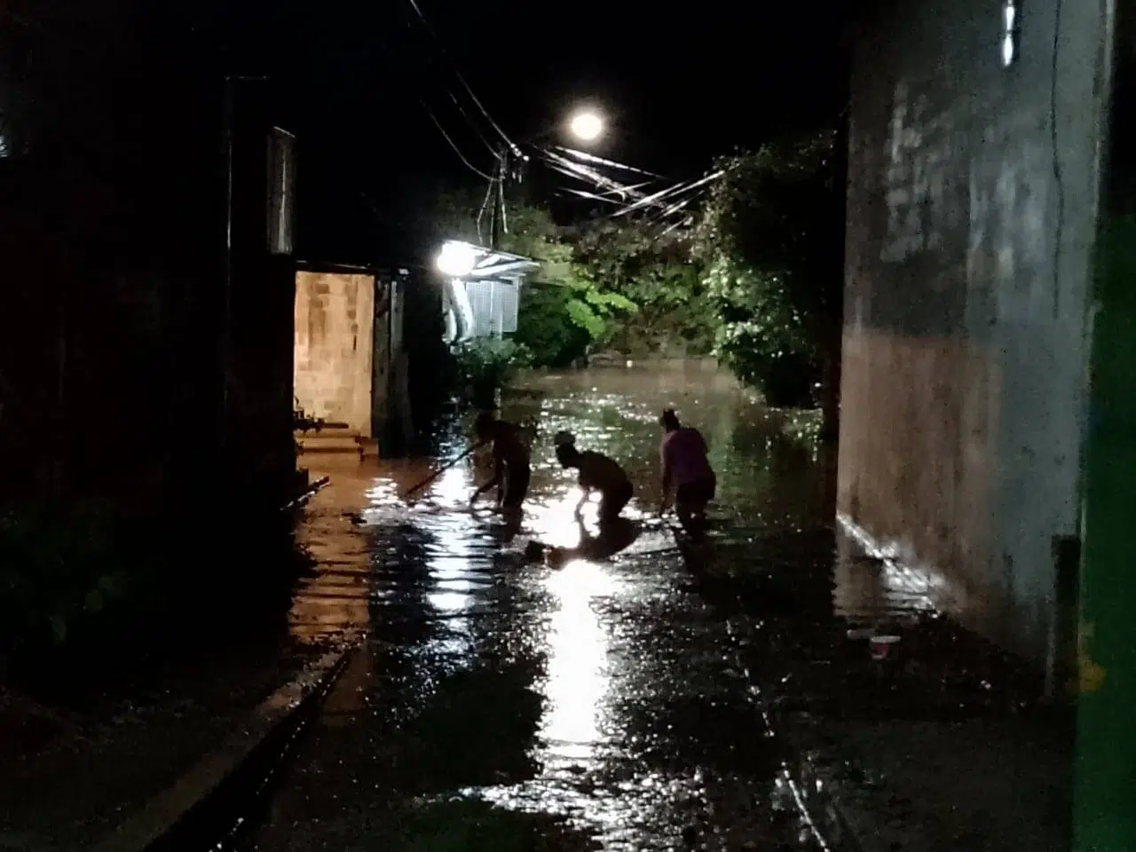 Zarco River Overflows in Santa Ana Centro, Causing Home Flooding After Heavy Rains — Se desborda el río Zarco en Santa Ana Centro y provoca inundación de viviendas tras intensas lluvias