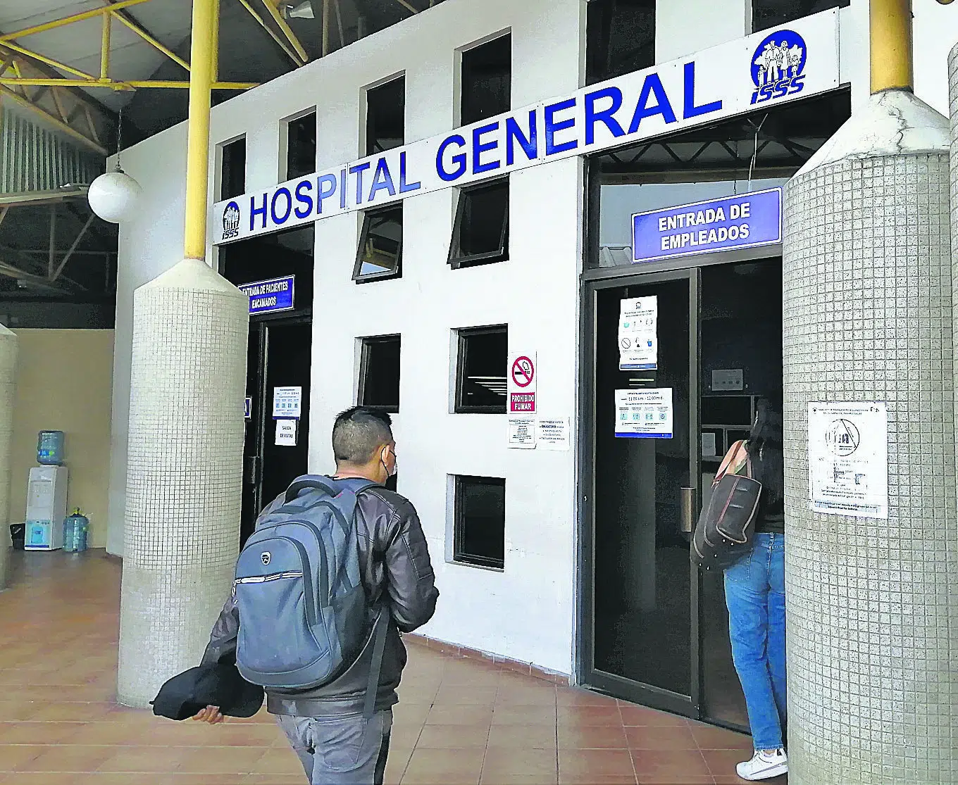 Up to 300 Doctors Have Left the Social Security System — Hasta 300 médicos se habrían retirado del ISSS