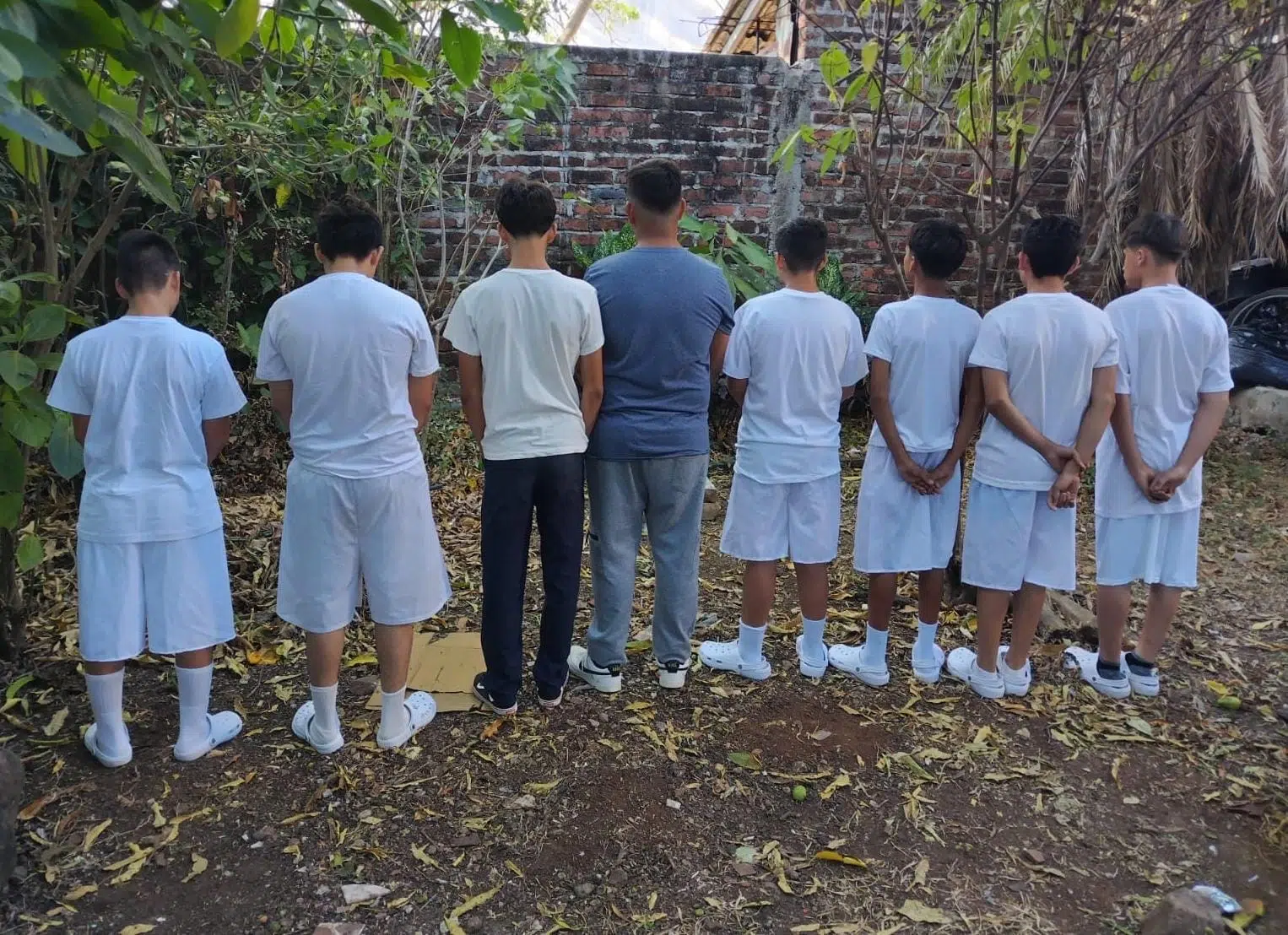 HRW Reports Over 3,000 Minors Detained in El Salvador — HRW reporta más de 3.000 menores detenidos en El Salvador