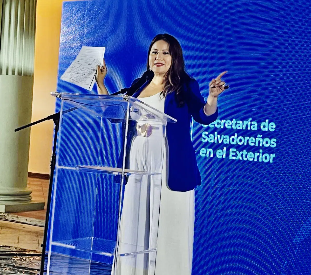Nuevas Ideas’ Secretary for Salvadorans Abroad Labels Biden, Harris, and Obama as “Puppets” — Secretaria de salvadoreños en exterior de Nuevas Ideas tilda de “títeres” a Biden, Harris y Obama