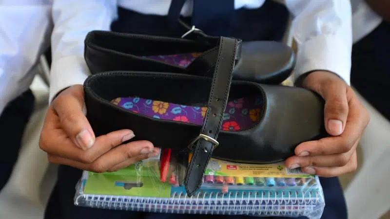 School Supply Providers Await Government Payment Since 2023 — Proveedores de paquetes escolares dicen que esperan pago del Gobierno desde 2023