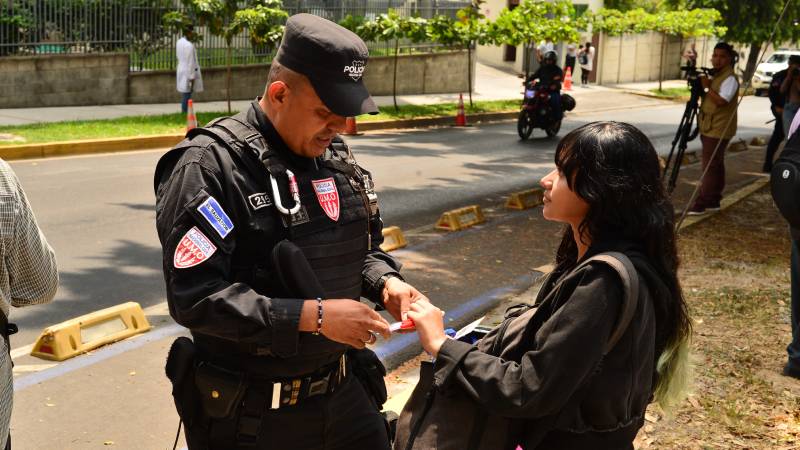 HRW Warns of Threat to Press Freedom in El Salvador — HRW alerta por amenaza a libertad de prensa en El Salvador