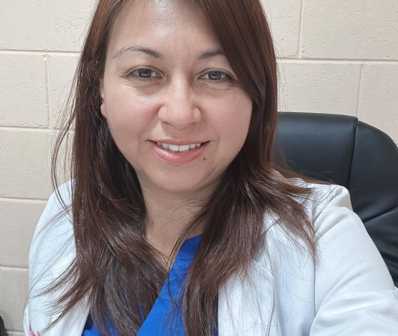 Lawmaker hired  “Technical Administrative” Who’s Actually Full Time Doctor Attending to her Private Clinic — Diputado tiene como “técnica administrativa” a doctora que atiende su clínica privada