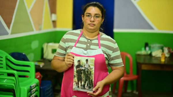 “Out of concern for the child, they should leave things as they are… otherwise, they end up thrown in the ditches” — “Por el niño deberían dejar las cosas así… después amanecen en las cunetas tirados”
