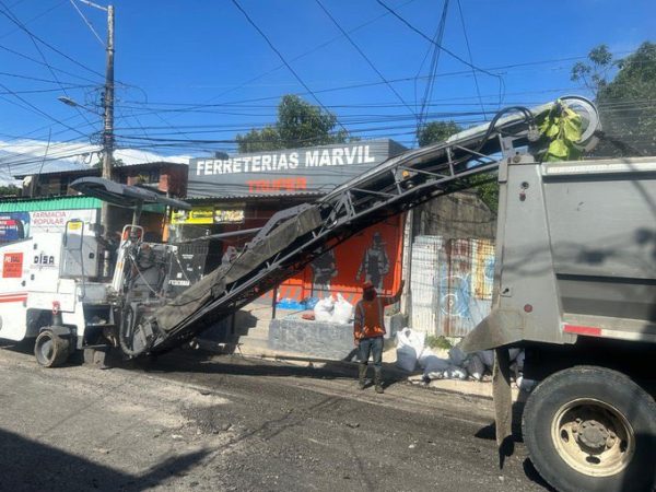 Government intervened street in Cuscatancingo after fundraising for repairs — Gobierno intervino calle en Cuscatancingo tras colecta para repararla