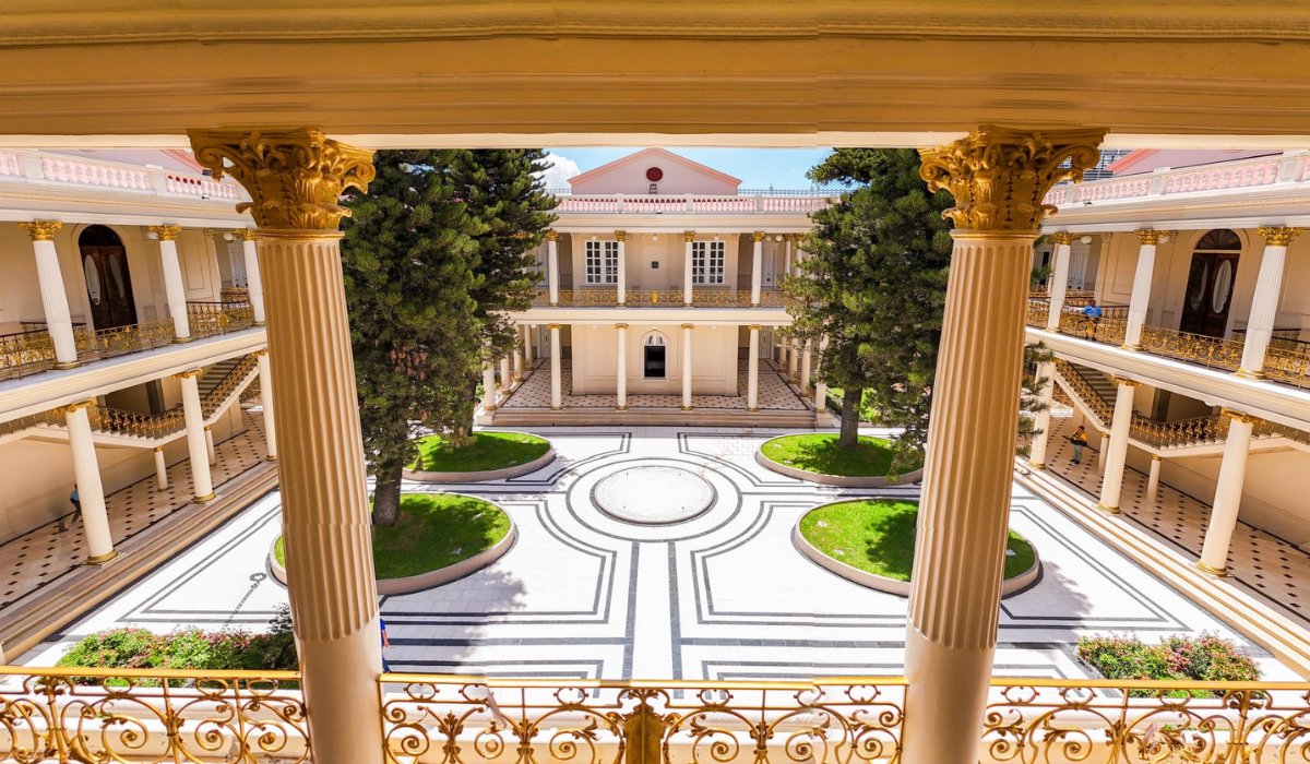 Historian Calls Advertising of National Palace Disrespectful for Highlighting “Darkest Pages of Authoritarian Past” — Historiador califica de falta de respeto publicidad del Palacio Nacional por desempolvar “ las páginas más negras del pasado autoritario”