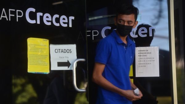AFP Reduces Pension Fund Investments Abroad — Las AFP reducen inversión del fondo de pensiones en el extranjero