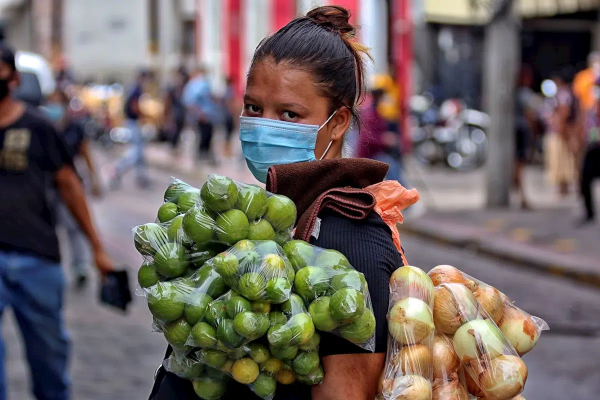 El Salvador’s Trade Deficit Grows to $5.348 Billion — El déficit de la balanza comercial en El Salvador creció hasta $5.348 millones