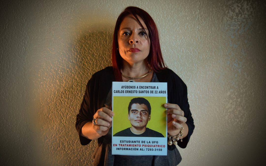 Carlos Abarca’s Mother Seeks Information on Exhumations in Colón — Madre de Carlos Abarca busca información sobre exhumaciones en Colón