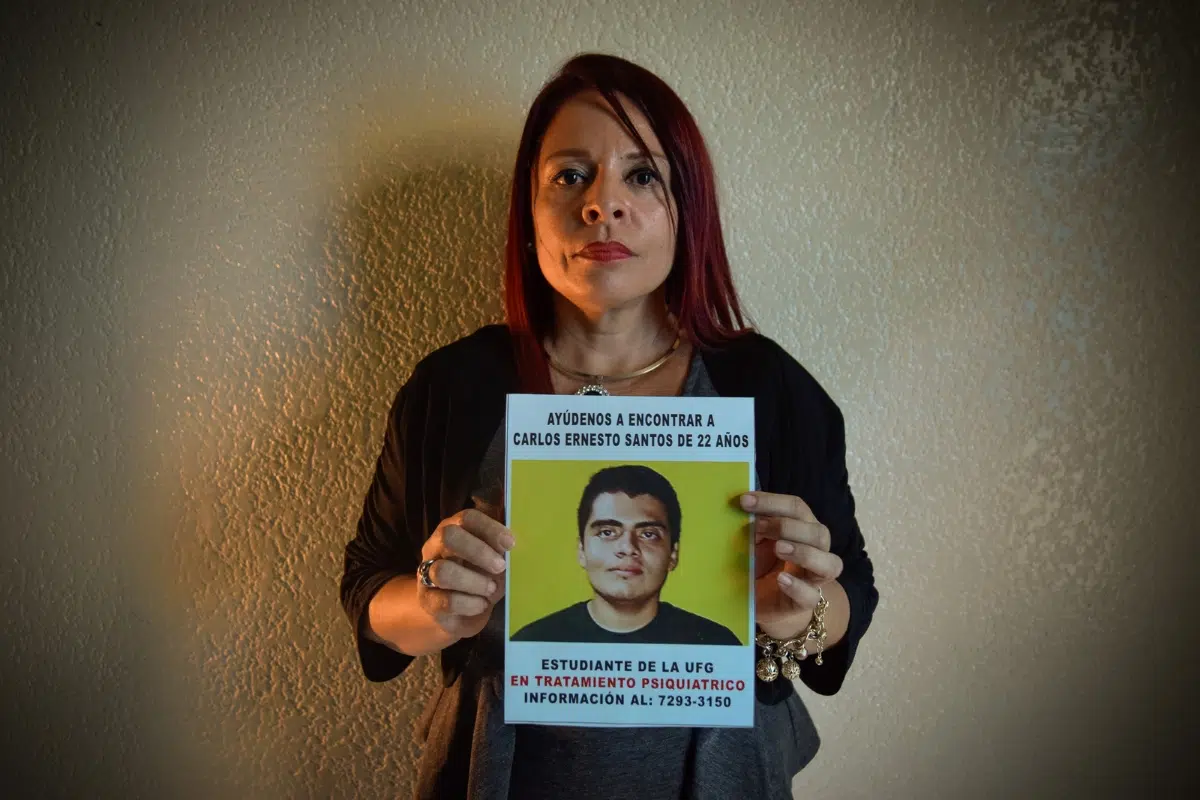 Family of Missing Person Seeks to Question Bukele’s Minister — Familia de desaparecido pide interrogar a ministro de Bukele