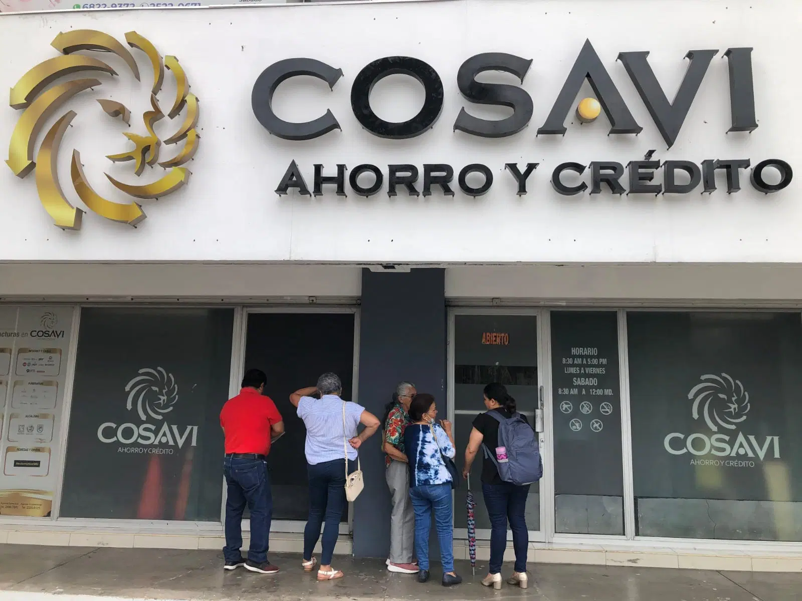 Victims of COSAVI Question Official Fund Disbursement Claims — Afectados de COSAVI cuestionan versión oficial de entrega de fondos