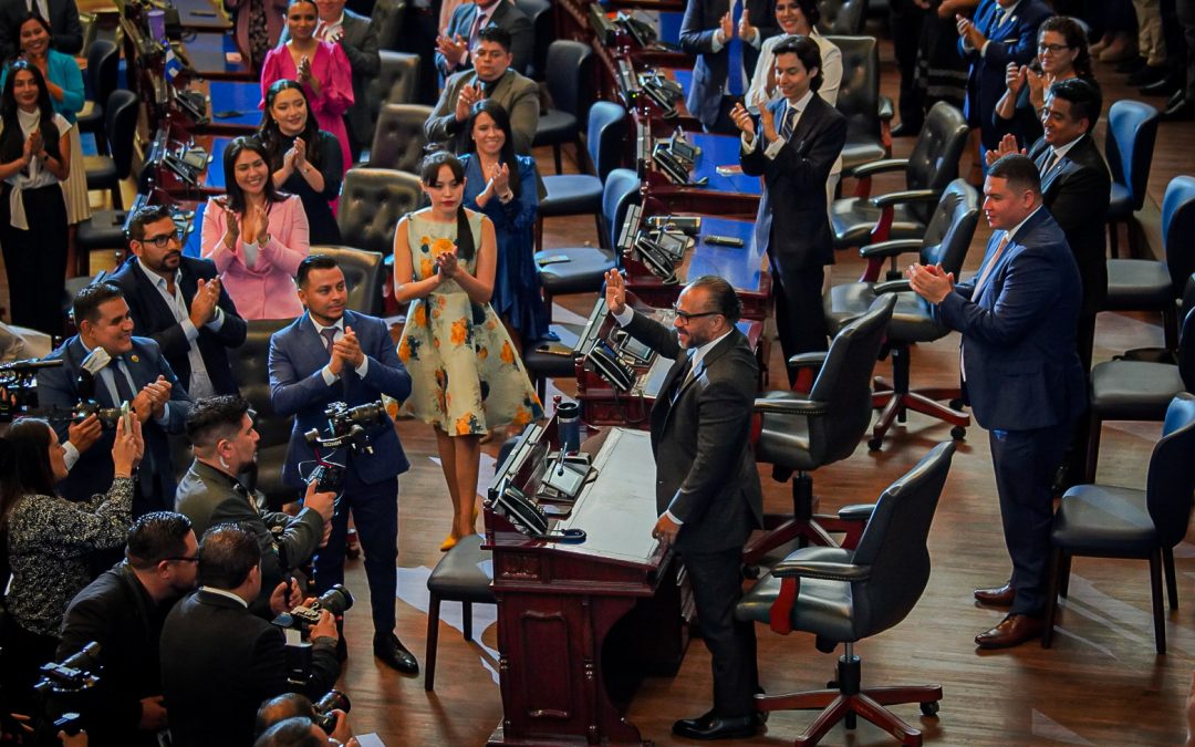 $7.256 Billion in Loans Approved by Ruling Party in El Salvador — $7,256 millones en préstamos aprobados por partido oficial en El Salvador