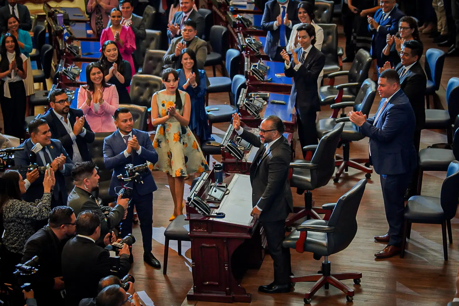 Congress Denies Employee Salary Information — Asamblea niega información de salarios de sus empleados