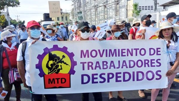 Leak of Officials’ Salaries Exposes “Squandering of Public Funds,” Say Workers’ Movement — Filtración de salarios de funcionarios revela “despilfarro de fondos públicos”, según movimiento de trabajadores