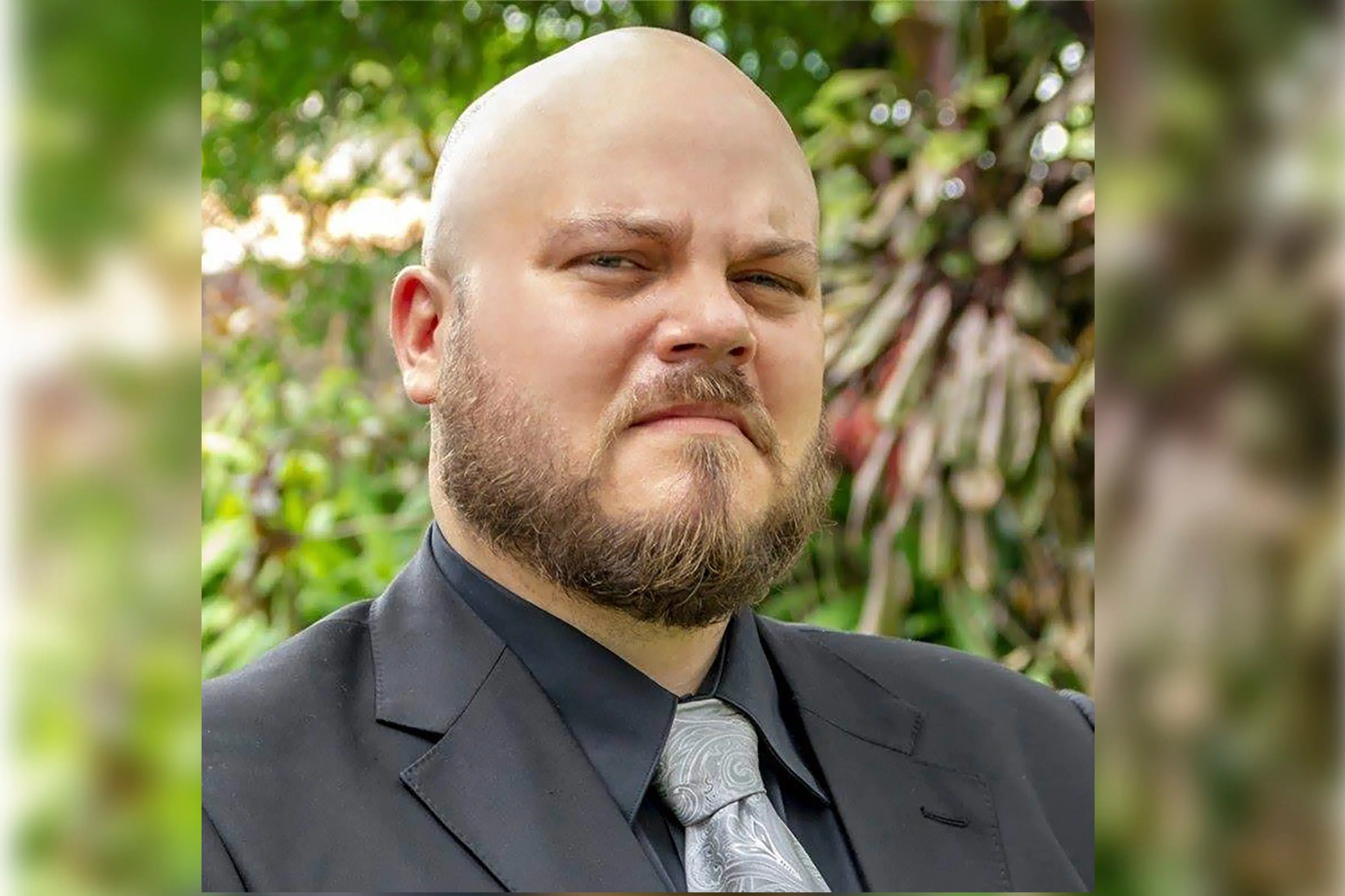 A Dead Man Spoke in El Salvador — Un muerto habló en El Salvador