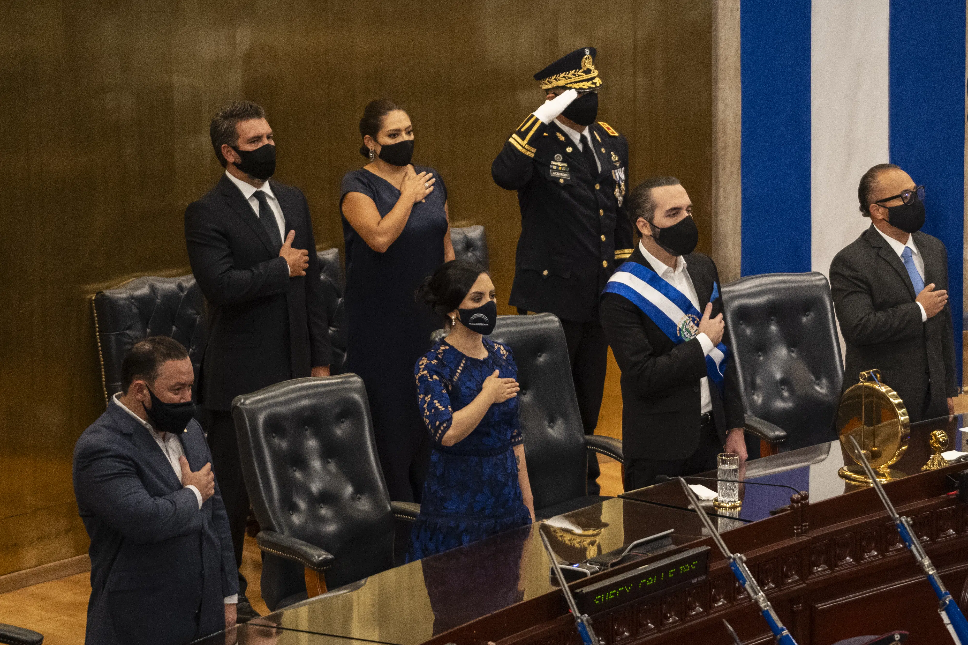 Agenda: Spy on Journalists and Protect the Corrupt — La agenda: espiar a periodistas y proteger a corruptos