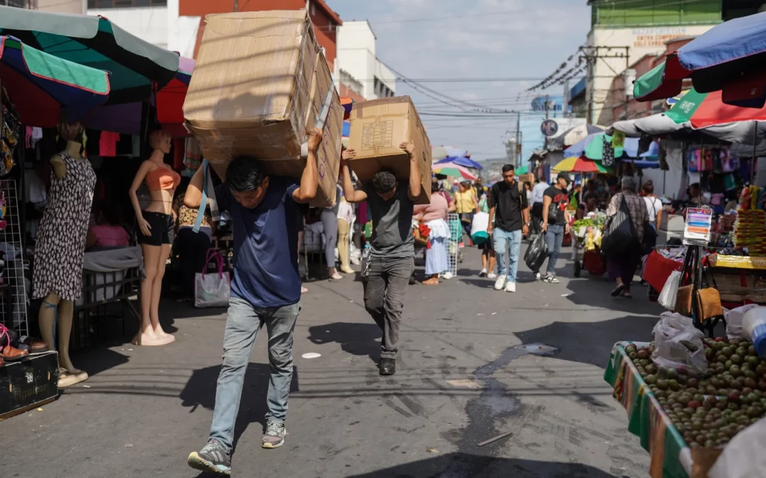 Government Adds $957.8 Million in New Debt in Four Months — En cuatro meses del año gobierno agregó $957.8 millones de nueva deuda