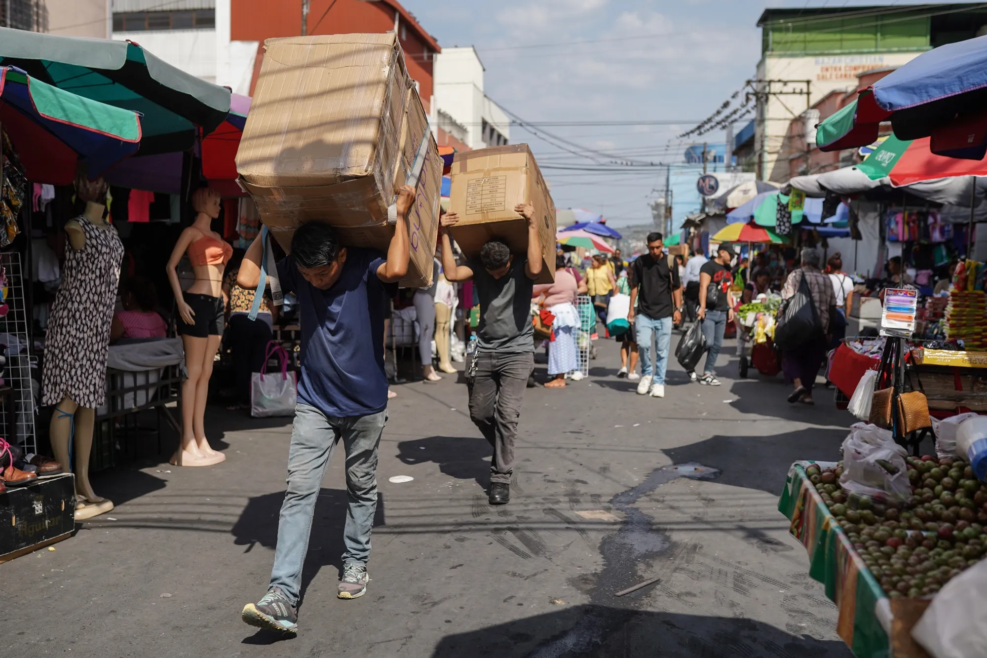 El Salvador’s Debt Payment to Exceed Education and Health Budgets in 2025 — En 2025, el pago del servicio de la deuda superará al gasto en educación y en salud en El Salvador