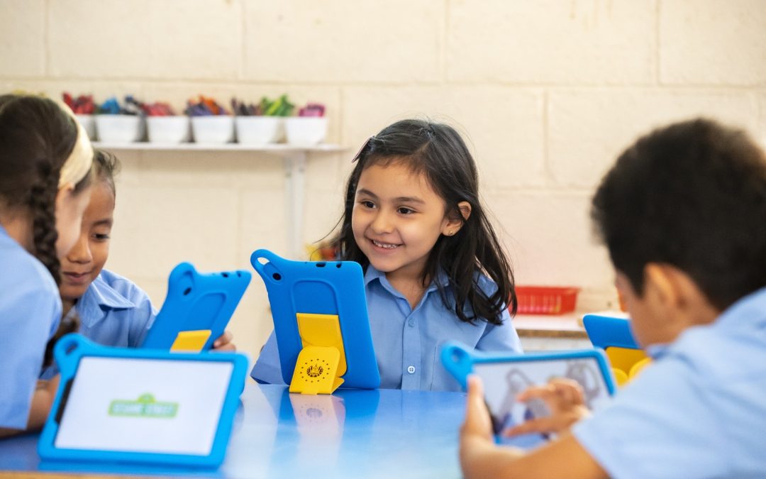 Educational Unions React to Possible Espionage with Tablets and Laptops — Sindicatos educativos reaccionan a posible espionaje con tablets y laptops
