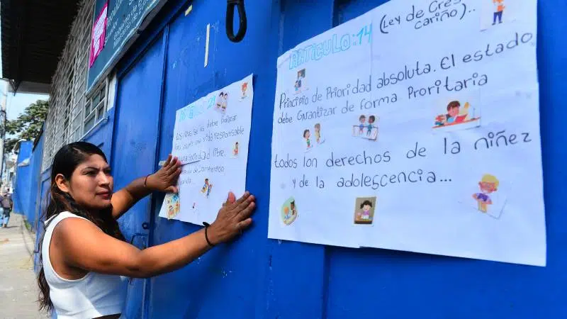 “Help Us Preserve Our School”: Parents Fight Against Demolition of Public School — “Ayúdenos a conservar nuestro centro escolar”: Padres de familia luchan contra demolición de escuela pública