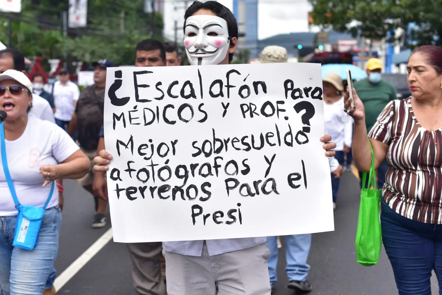 Former Health Employee Describes How He Was Fired After Attending the “White March” — Ex empleado de Salud narra cómo fue despedido tras asistir a la “marcha blanca”