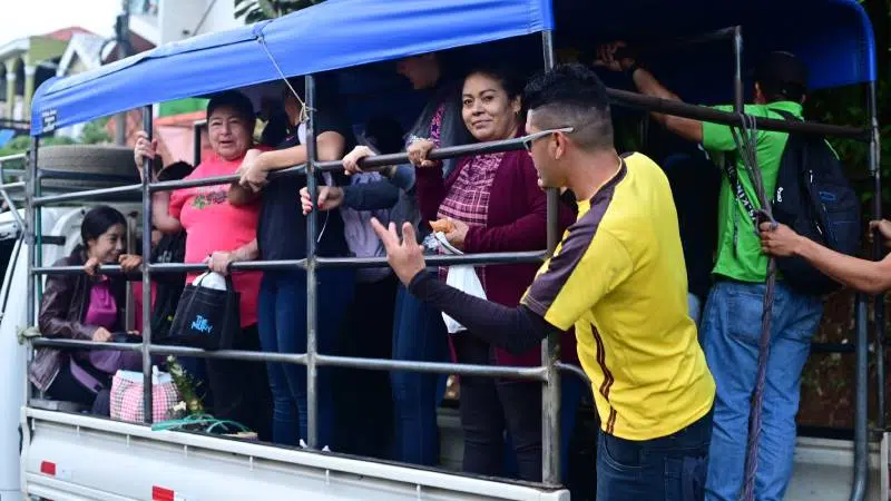 Teachers in Ilobasco Denounce Annulment of Rurality Bonus — Docentes de Ilobasco denuncian cancelación de bono de ruralidad