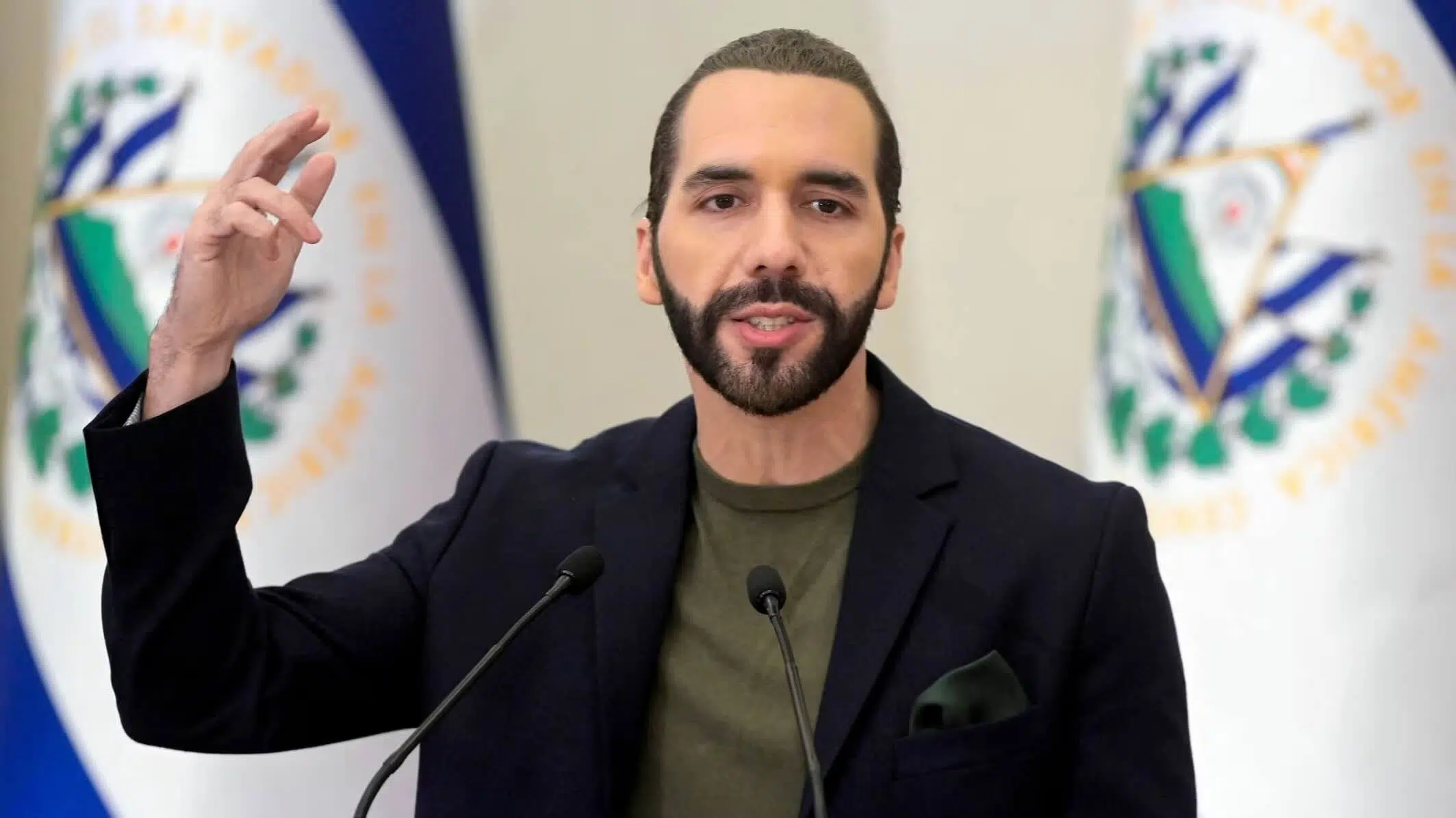 El Salvador gets $1bn US-backed loan from JPMorgan to refinance debt — El Salvador obtiene un préstamo respaldado por EE. UU. de $1,000 millones de JPMorgan para refinanciar deuda