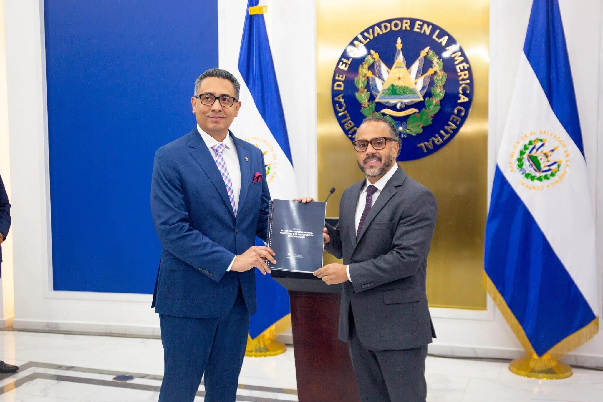 Finance Ministry Delivered 2025 General State Budget Proposal Freezing Salary Scales — Hacienda entregó proyecto de Presupuesto General del Estado 2025 que congela escalafones salariales