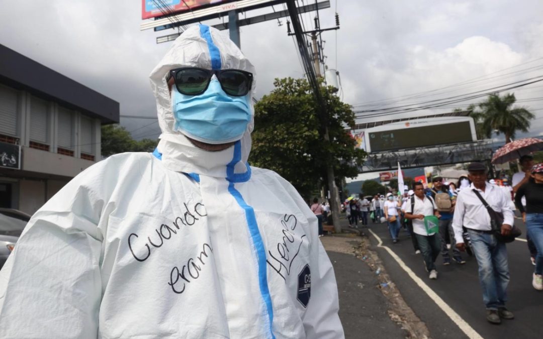Bukele’s Government Responds to White March with a Wave of Dismissals — Gobierno de Bukele responde a la marcha blanca con una ola de despidos