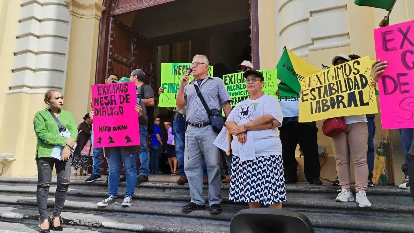 Municipal Workers Denounce Layoffs and Salary Delays; Request Dialogue with San Salvador Centro Mayor — Trabajadores municipales denuncian despidos y atrasos salariales; piden diálogo con alcalde de San Salvador Centro
