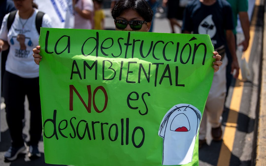 Absurd is the environmental destruction of El Salvador for gold — Absurda es la destrucción ambiental de El Salvador por oro