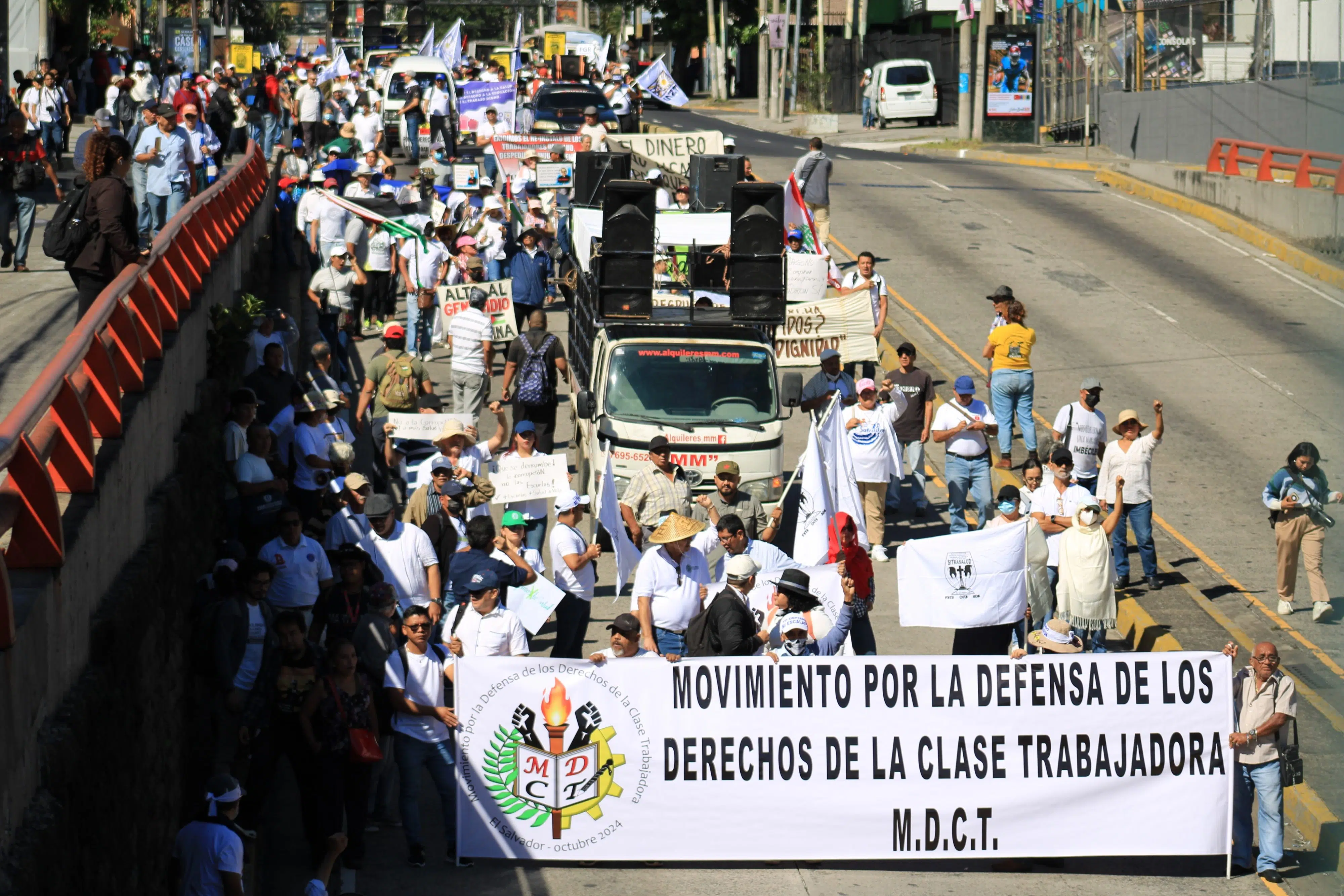 Health, Education, and Civil Society Workers March Against Bukele Government — Trabajadores de salud, educación y sociedad civil marcharon en rechazo a medidas del gobierno de Bukele