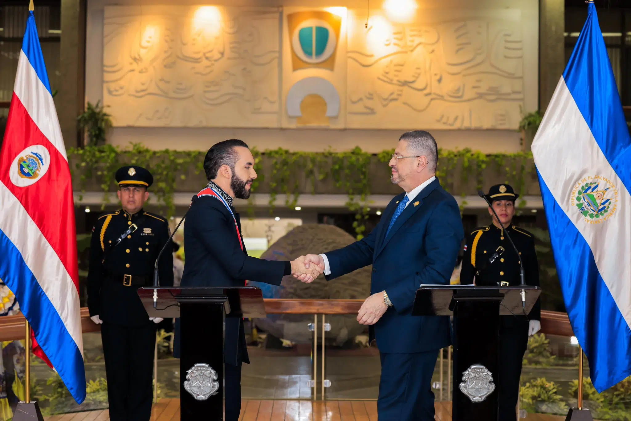 The Visit of the “Dictator” — La visita del «dictador»