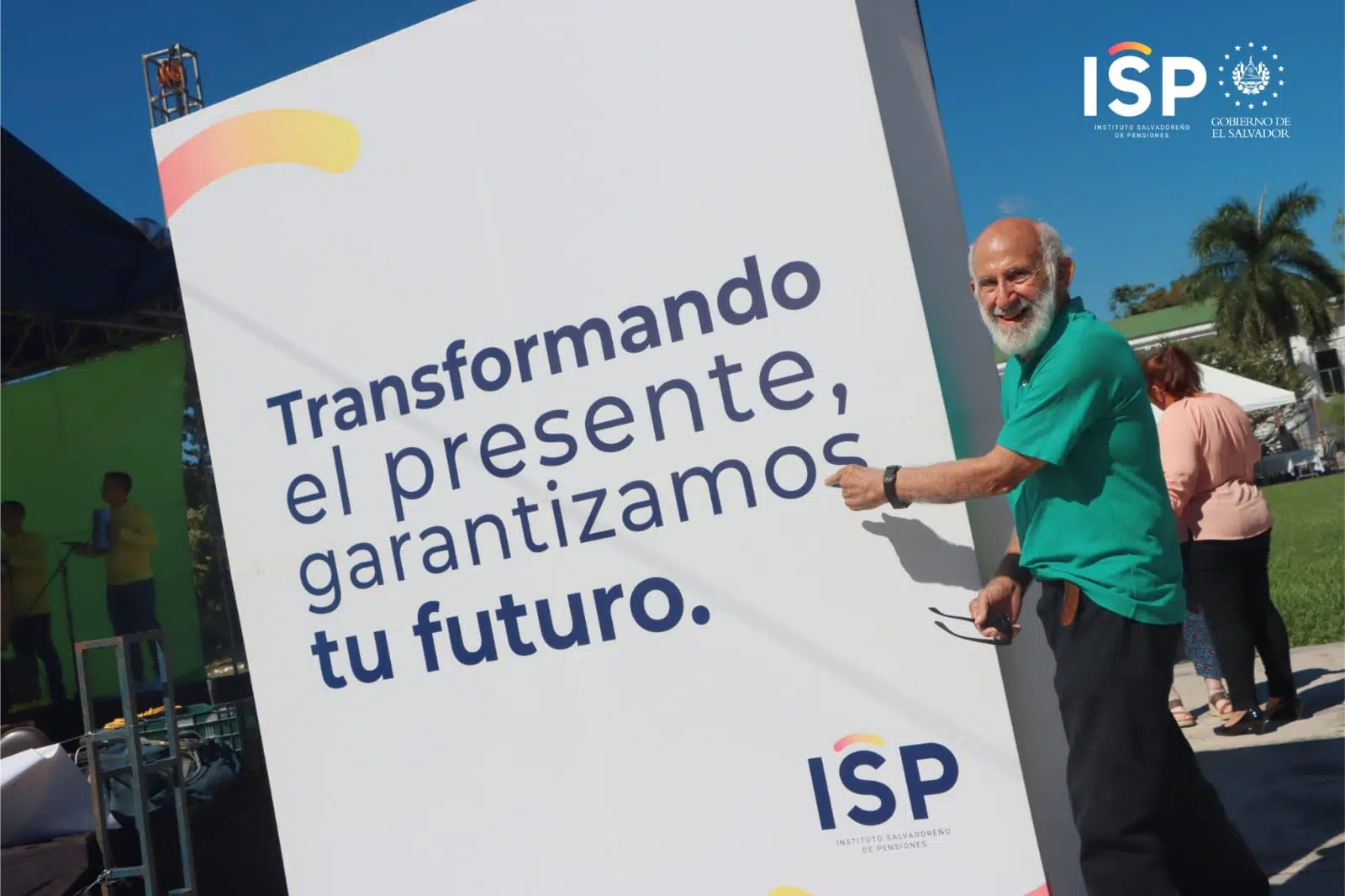 Government Took Triple the Annual Average from the Pension Fund in 2023 Compared to the Previous 17 Years — Gobierno tomó en 2023 del Fondo de Pensiones el triple del promedio anual de los 17 años anteriores
