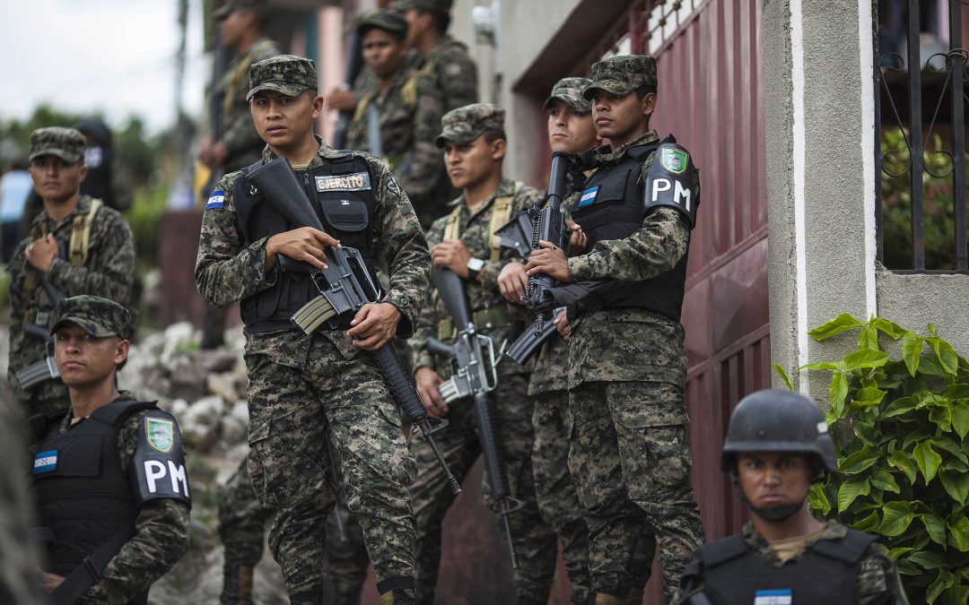 Honduras and El Salvador: Two Crackdowns on Crime with Different Outcomes — Honduras y El Salvador: Dos Represiones Contra el Crimen con Resultados Diferentes