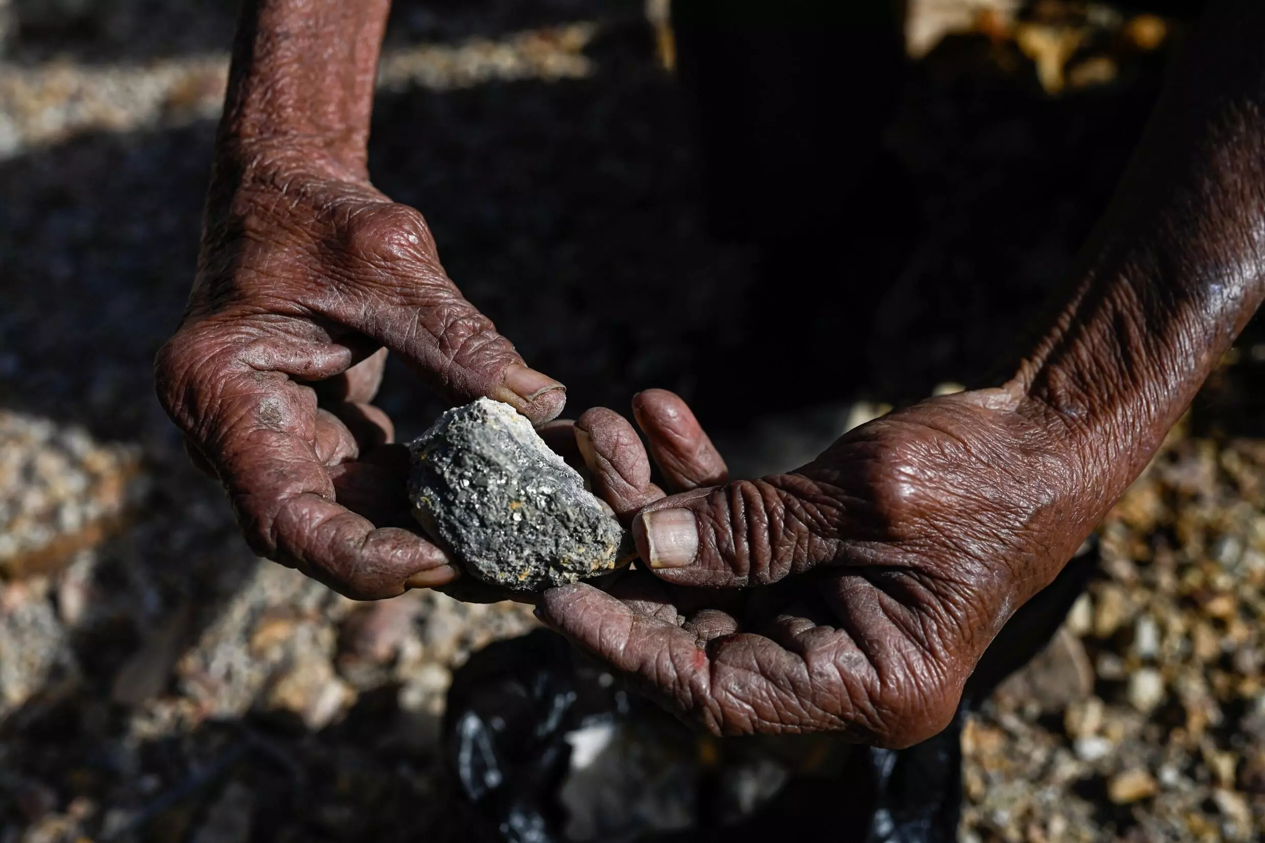 President’s push to scrap gold mining ban causes outcry in El Salvador — El Salvador: El impulso del presidente Bukele para eliminar la prohibición de la minería de oro genera controversia