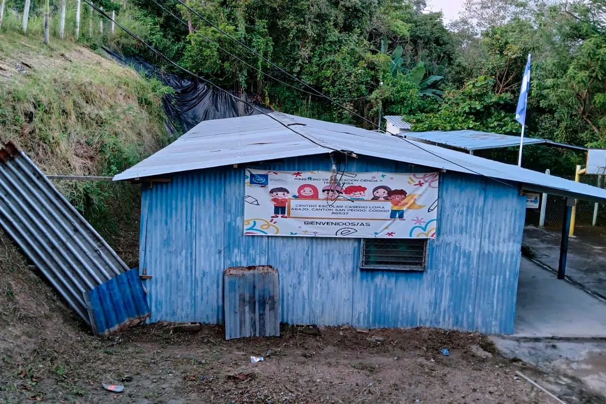 Education Rehabilitates 49 Schools, Only 2% of Bukele’s Promise — Educación rehabilita 49 escuelas, el 2% de las prometidas por Bukele