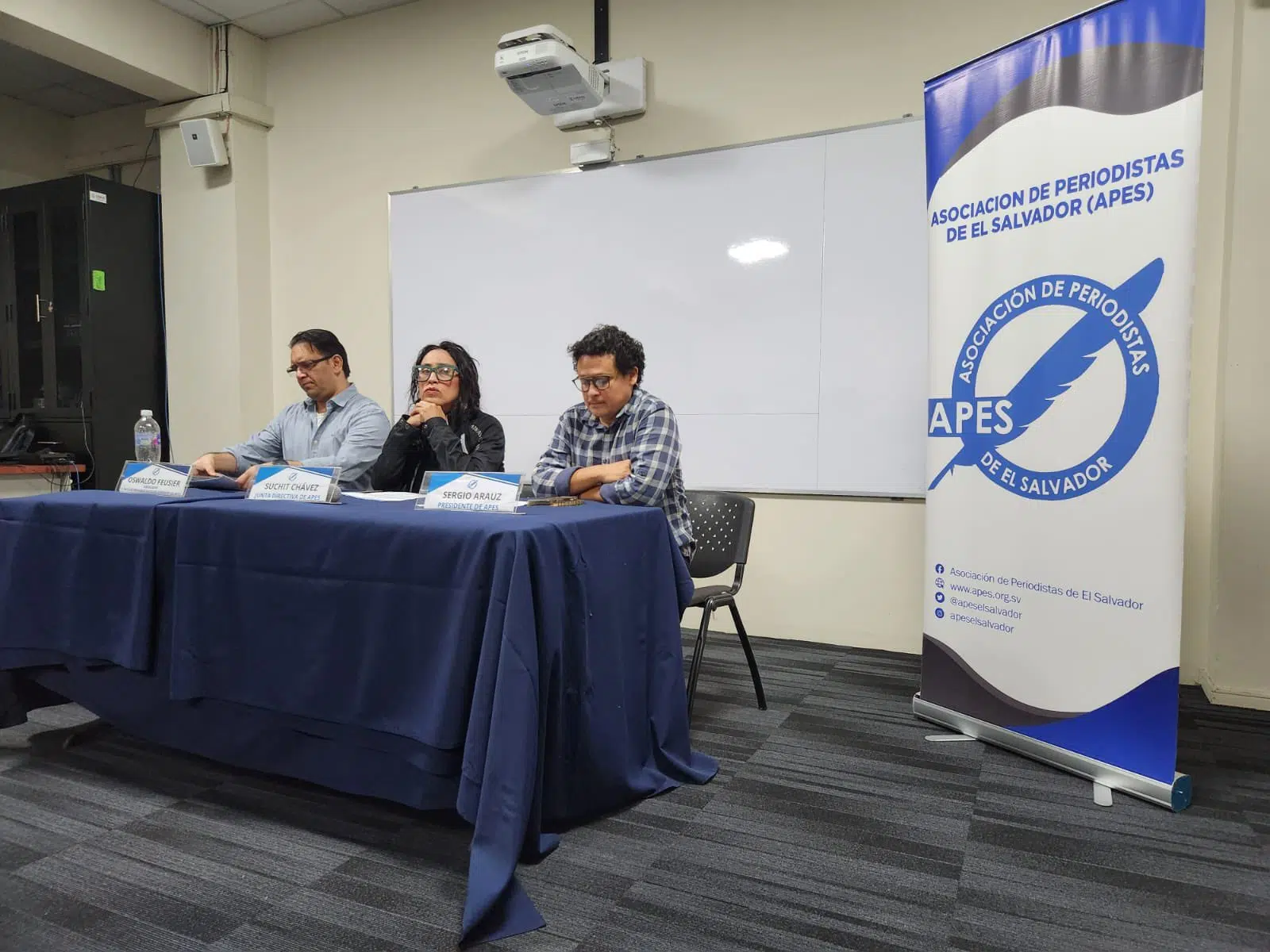 APES Denounces Lack of Information on Raid of Journalist’s Home in La Libertad — APES denuncia falta de información sobre allanamiento a periodista en La Libertad