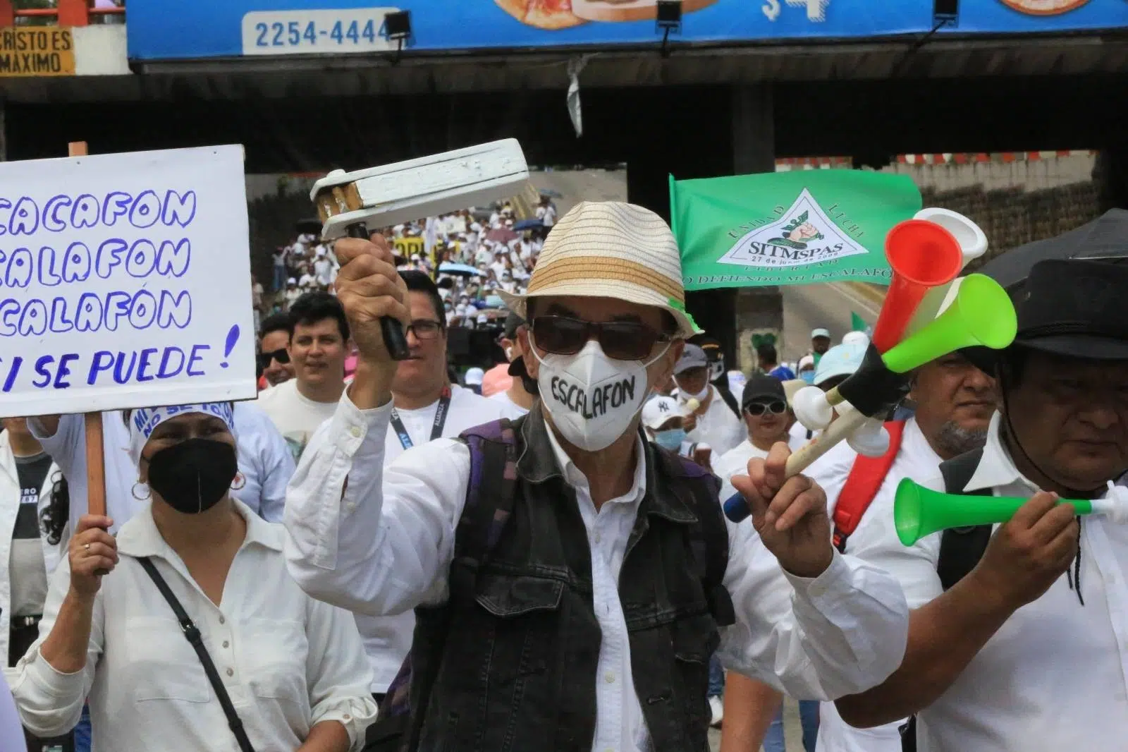 Movement Records 135 Dismissals Following Marches — Movimiento registra 135 despidos tras las marchas