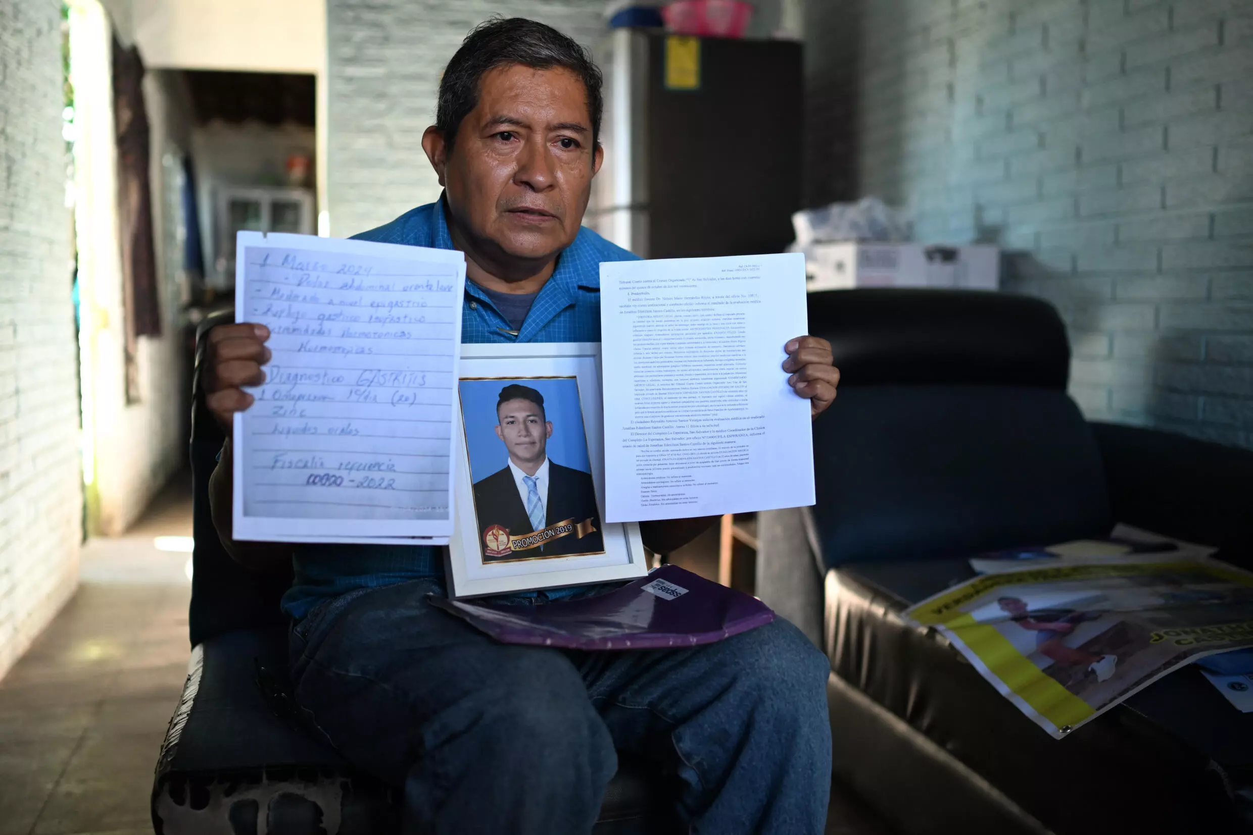 “Proof of Life”: The Plea of Families of Prisoners in El Salvador — “Prueba de vida”: el clamor de las familias de presos en El Salvador