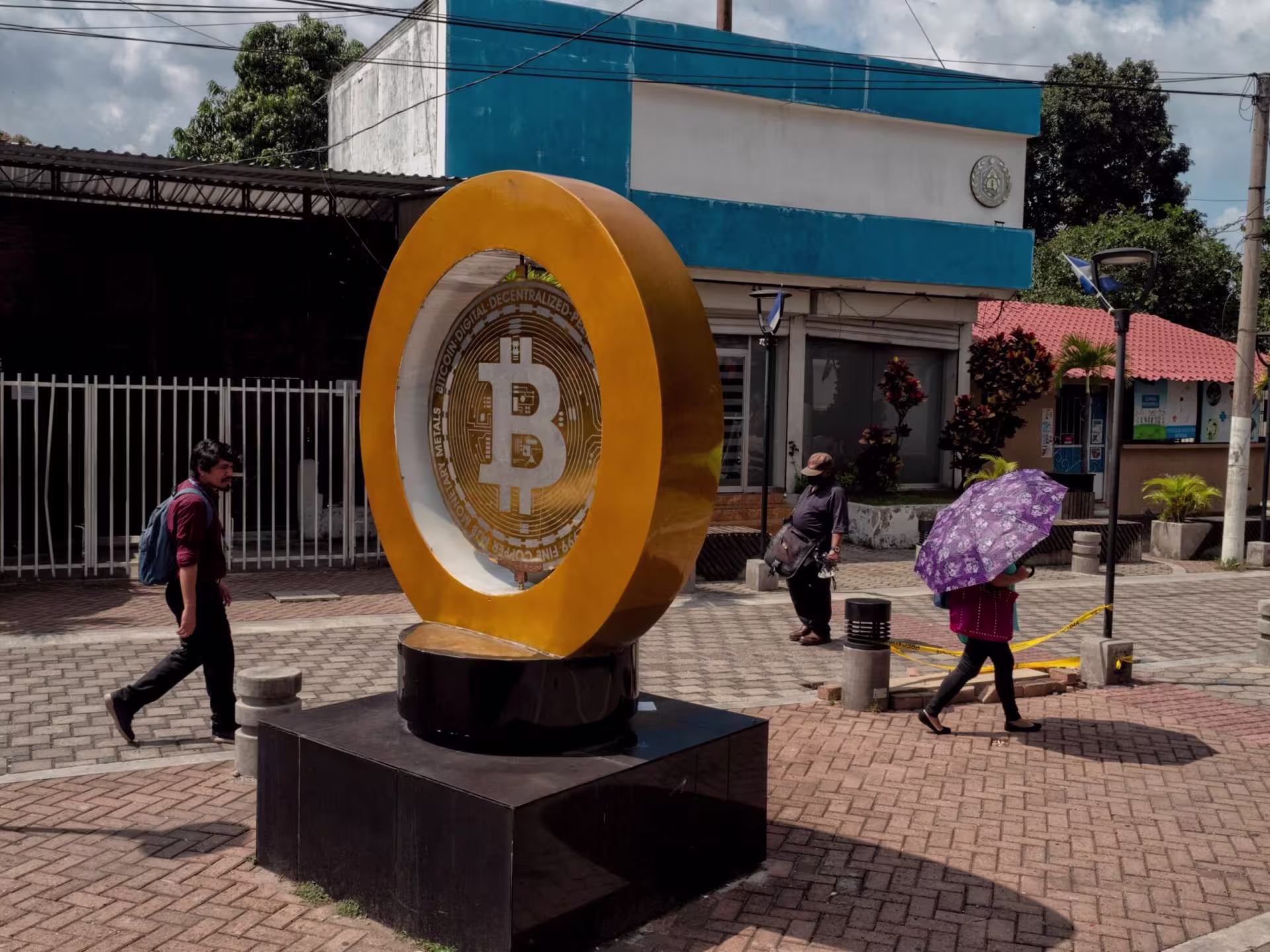 El Salvador Made Bitcoin an Official Currency. Now It’s Backtracking for IMF Loan — El Salvador hizo del Bitcoin una moneda oficial. Ahora está retrocediendo por un préstamo del FMI.