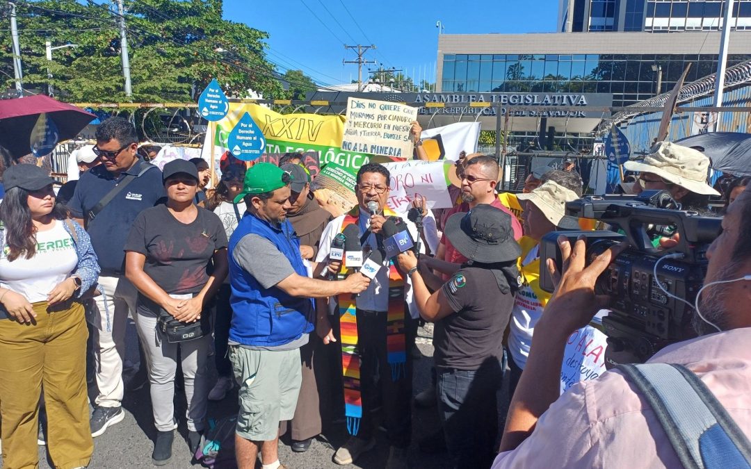‘A Death Sentence’: Legislature Overturns El Salvador’s Metal Mining Ban — “Una condena de muerte”: Asamblea Legislativa revoca la prohibición de la minería metálica en El Salvador