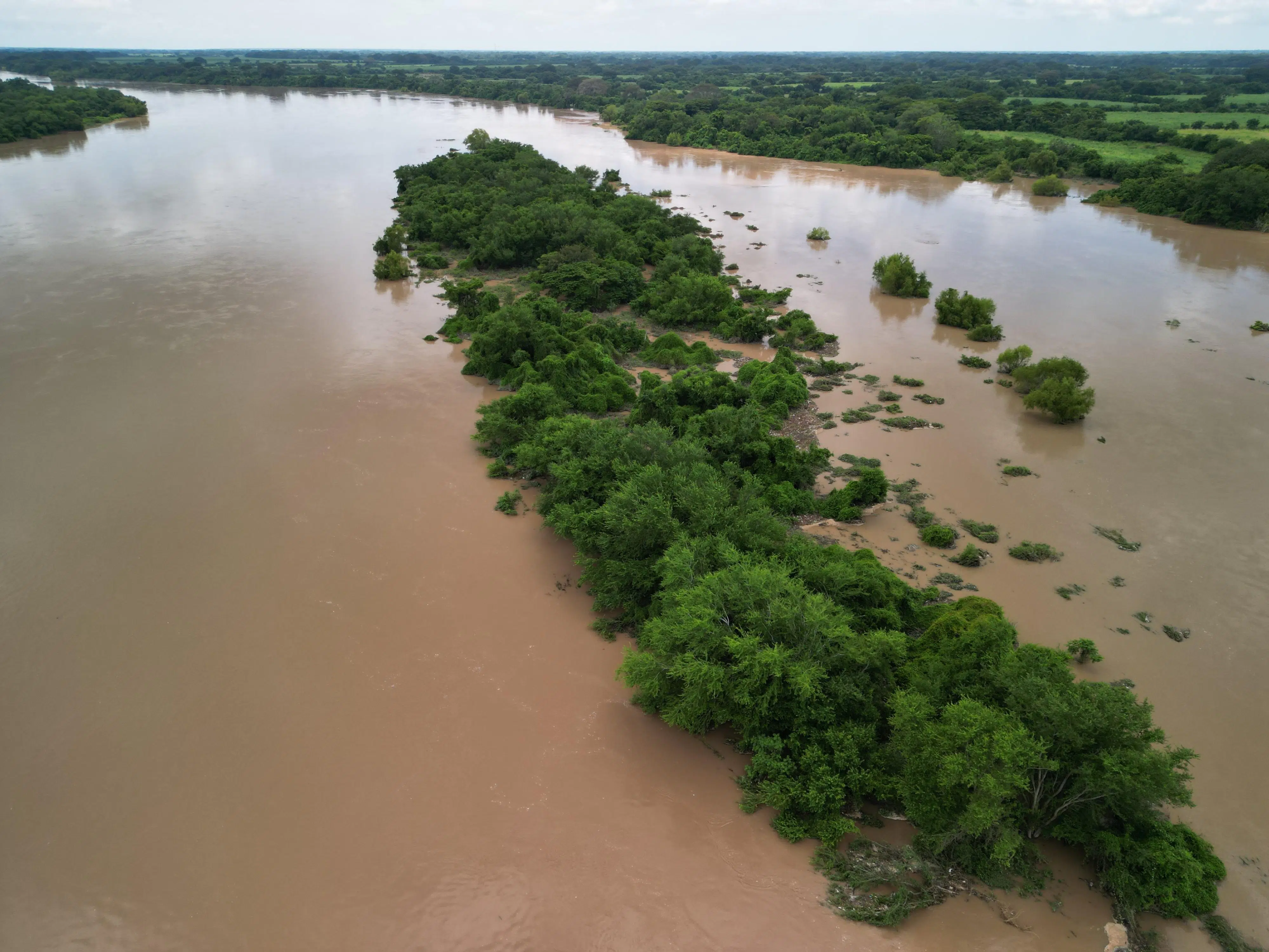 Environmentalists Unite to Protect the Lempa River from the Ravages of Mining — Ambientalistas se unen para proteger el río Lempa de los estragos de la minería
