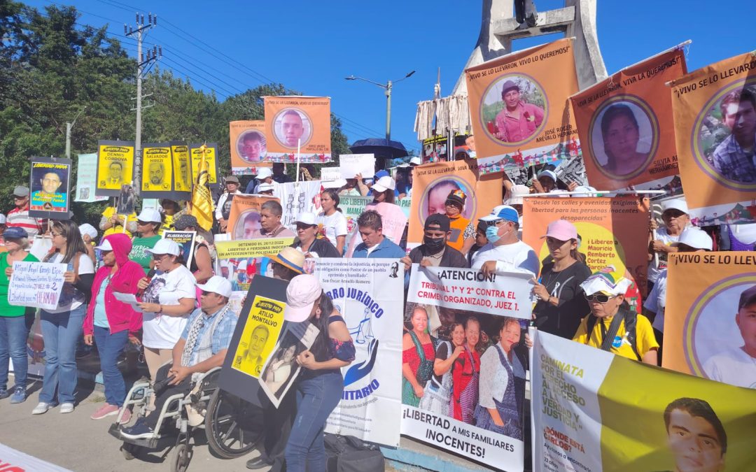 March Reaches Presidential House as Mothers Plead to See Their Children — Marcha llega hasta Capres y madres claman poder ver a sus hijos