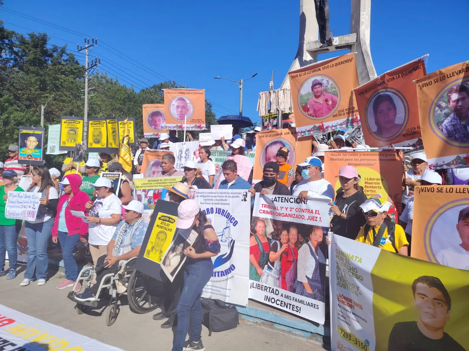 March Reaches Presidential House as Mothers Plead to See Their Children — Marcha llega hasta Capres y madres claman poder ver a sus hijos
